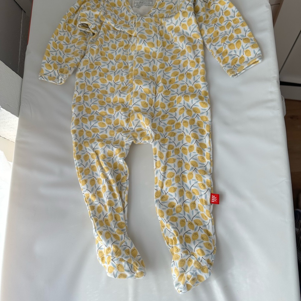 Magnetic me lemon onesie size 6-9 months